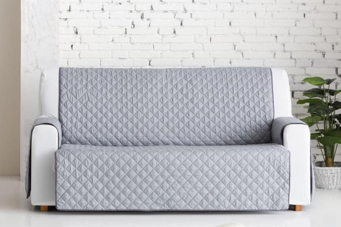gewatteerde sprei voor een bank in het interieur