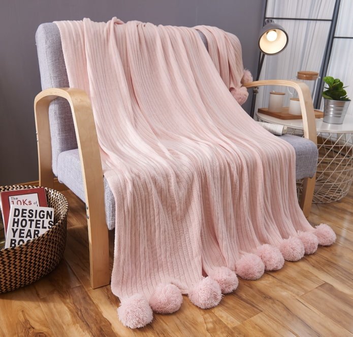 sprei voor een bank in het interieur