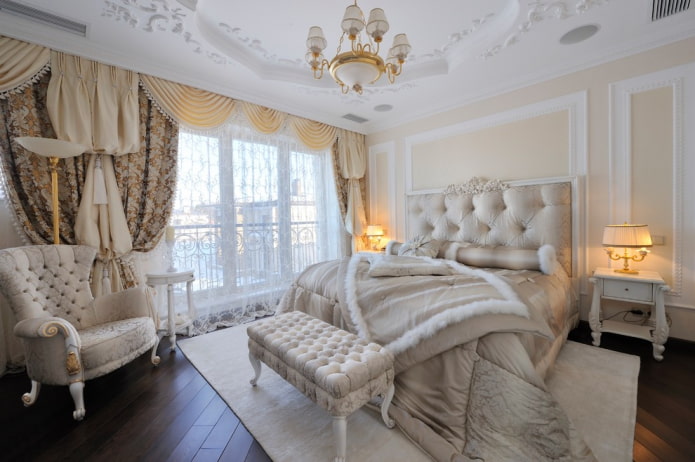 bed met sprei in klassieke stijl