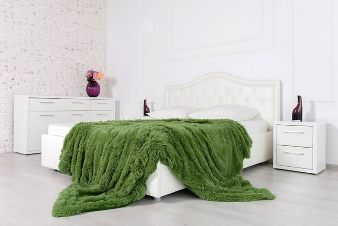 bed met een grassprei in de slaapkamer