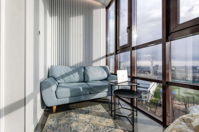 afwerking van het balkon met tegels