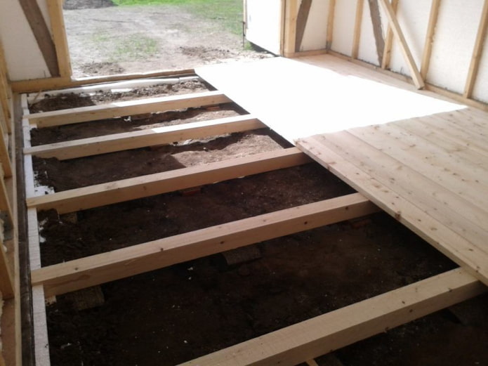 planken vloer in de garage