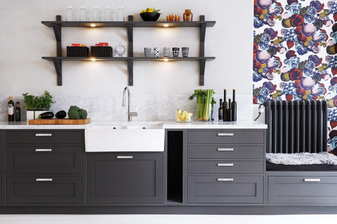 open planken in het keukeninterieur