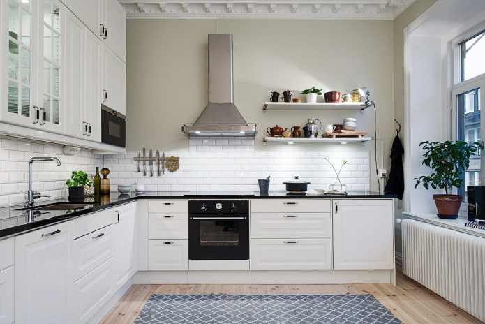 planken in het interieur van de keuken in Scandinavische stijl