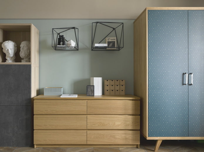 metalen wandplanken in het interieur