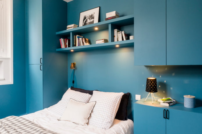 verlichte planken boven het bed
