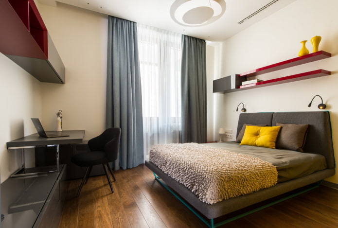 hangplanken boven het bed in het interieur