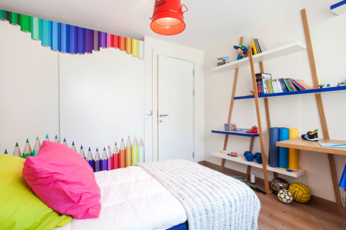planken in het interieur van een jongenskamer