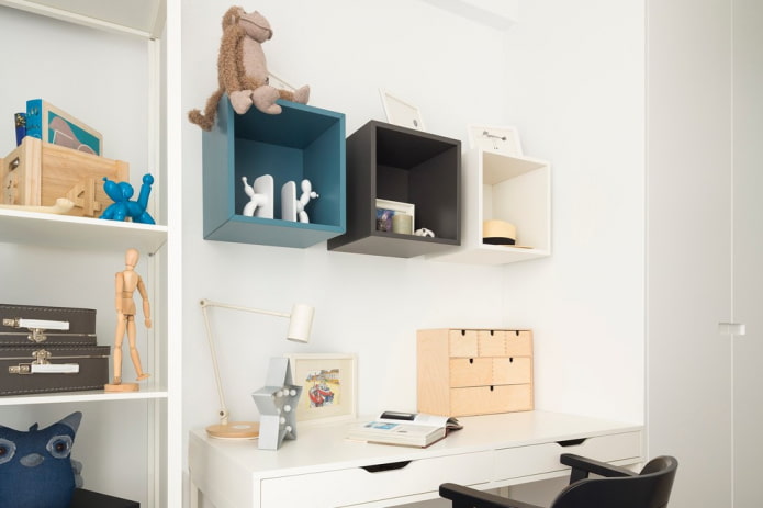 vierkante planken in het interieur van de kinderkamer