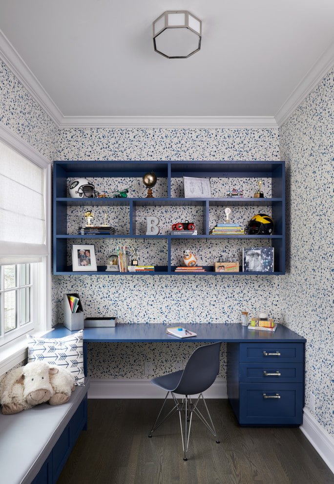 kleurenschema van planken in het interieur van een kinderkamer