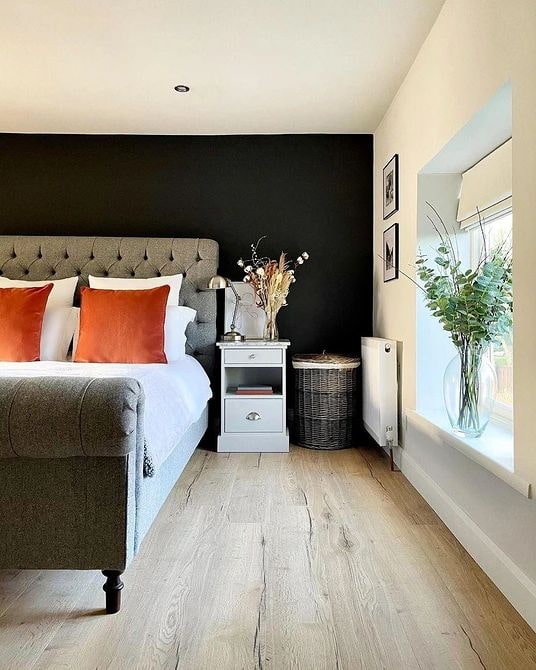 Wasmand in de hoek van de slaapkamer