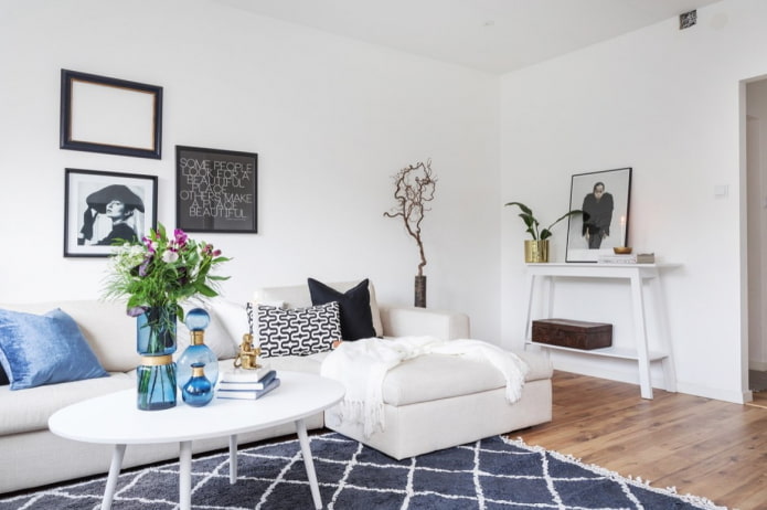 zwart-wit posters in de woonkamer