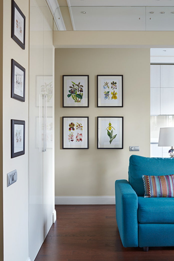 foto's met bloemen in de hal