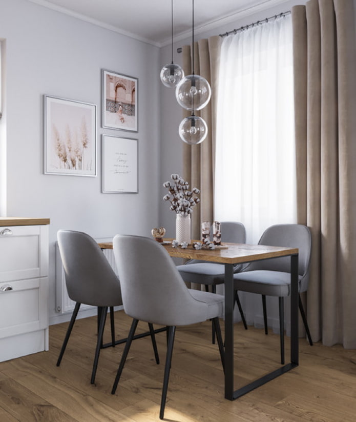 schilderijen in de eetkamer