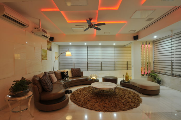gipsplaatplafond met verlichting in de hal