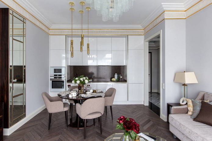 plafondlijsten in het keukeninterieur