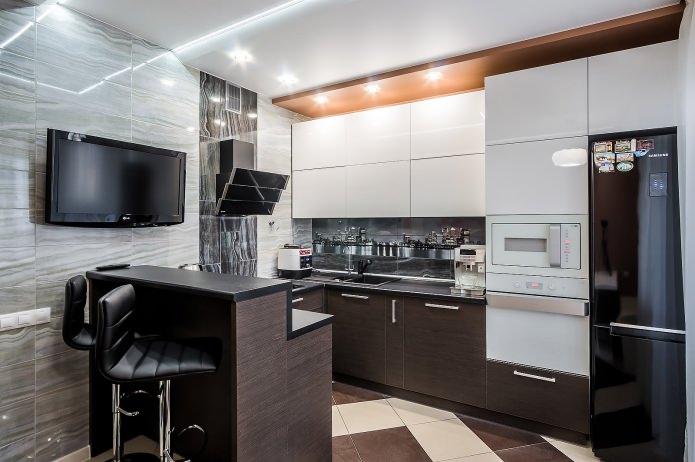 gipsplaatplafond in de keuken op verschillende niveaus