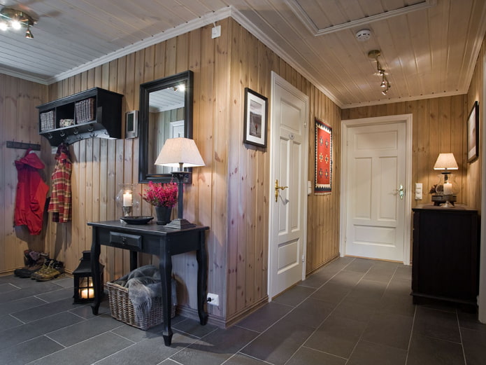 plafondpanelen in de gang