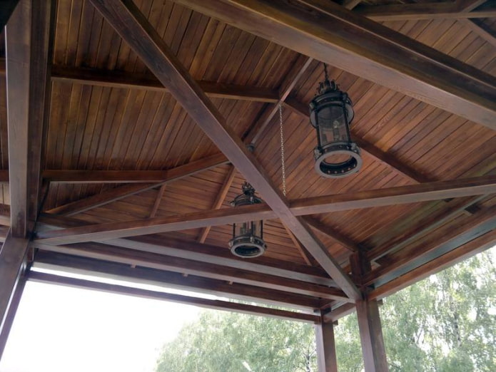 bekleding in het ontwerp van de gazebo