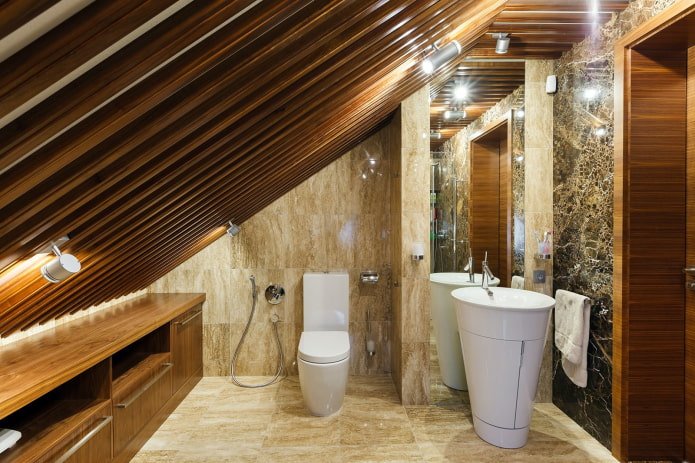 lamellenplafond in het toilet op zolder