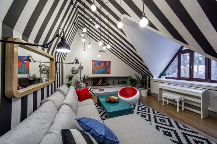 zwart-wit plafond op zoldervloer