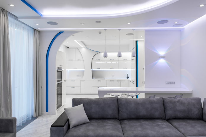 ontwerp met twee niveaus met achtergrondverlichting in het interieur