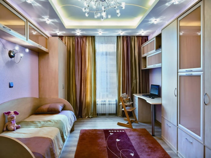 soffits aan het plafond in het interieur