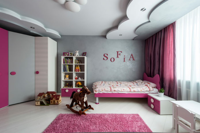 plafondstructuur met meerdere niveaus in de kinderkamer