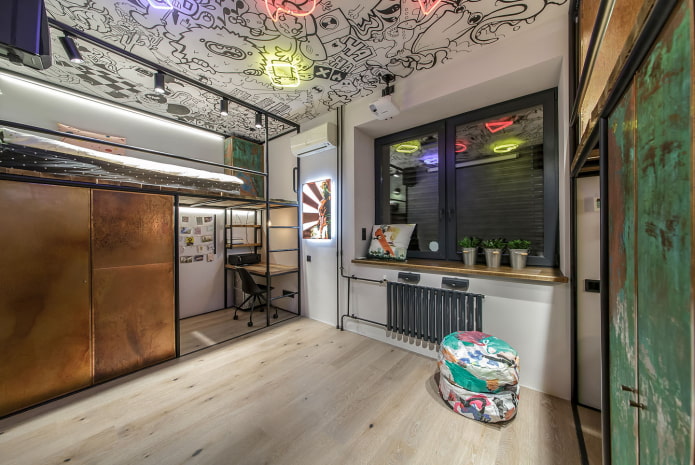 plafond met graffititekeningen