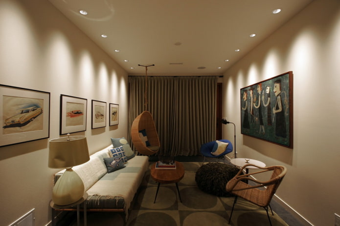 Plafondverlichting met spots in de woonkamer