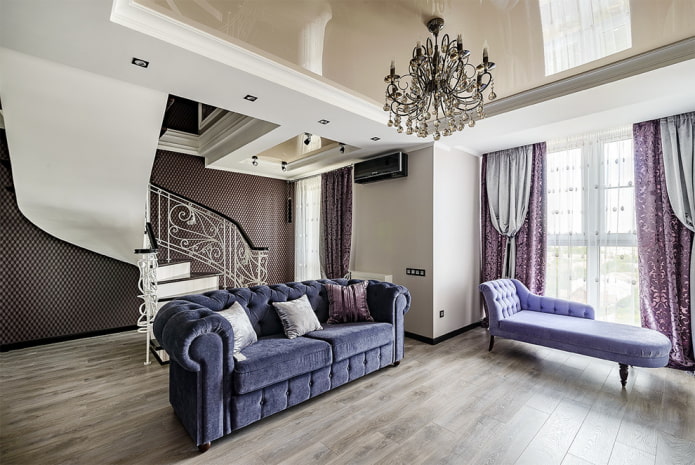 plafond in de hal met trap