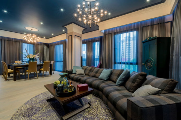 blauw plafondoppervlak in de woonkamer