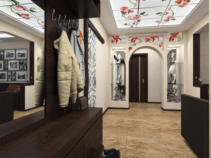 glas-in-loodplafond in het interieur van de hal