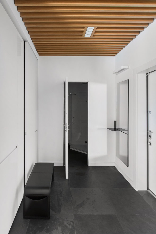 houten plafond in de gang