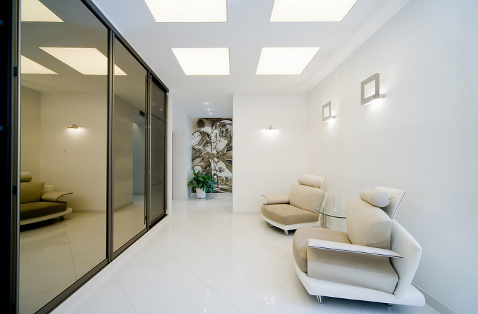 licht plafond in het interieur van de gang