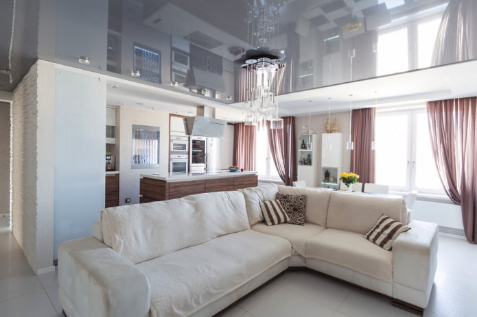spanplafond in het interieur van de woonkeuken