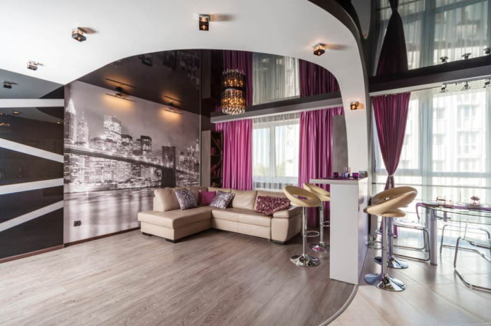 plafondzonering in het interieur van de keuken-woonkamer