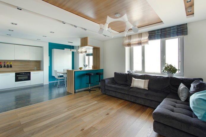 plafondontwerp in het interieur van de keuken-woonkamer