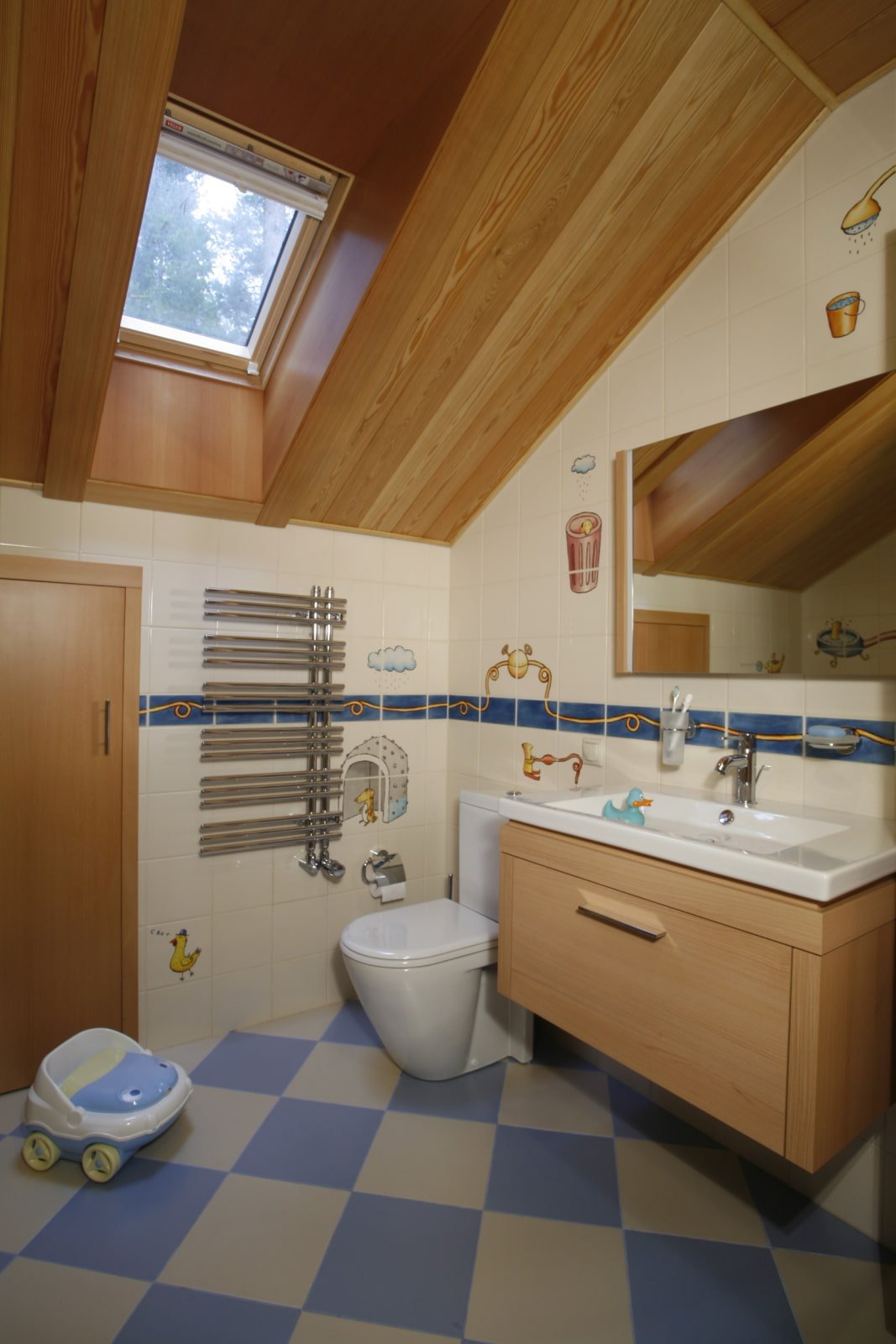 plafond in de badkamer op zolder
