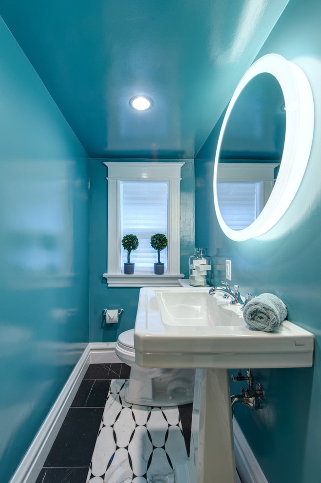 glanzend blauw plafond