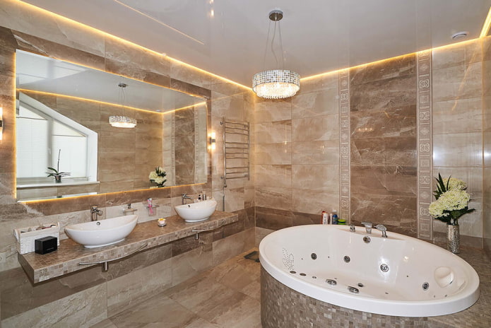 zwevend plafond in het badkamerinterieur