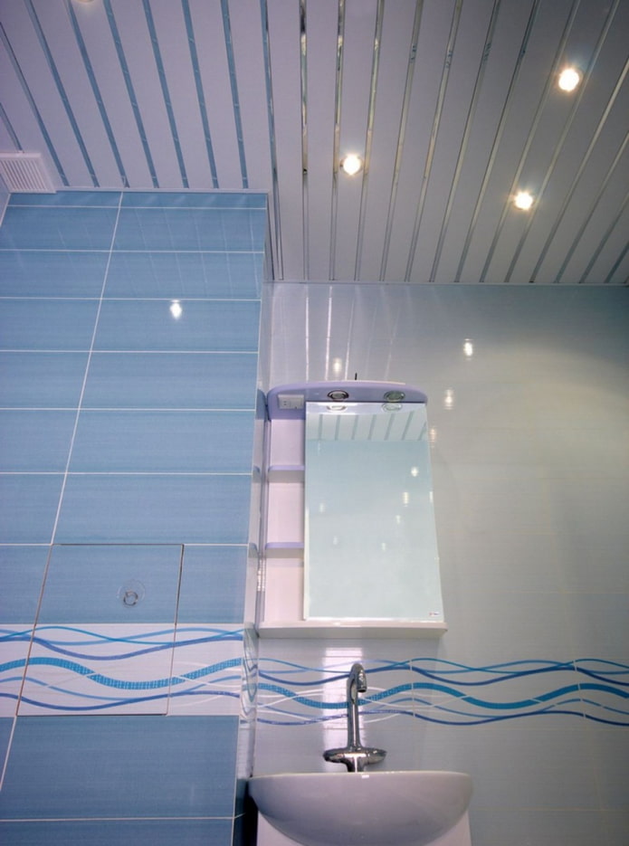 aluminium plafondpanelen in de badkamer