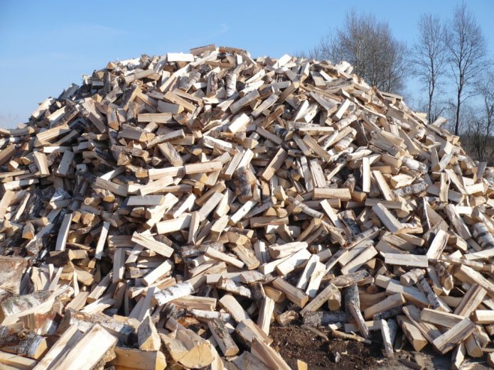 een stapel brandhout
