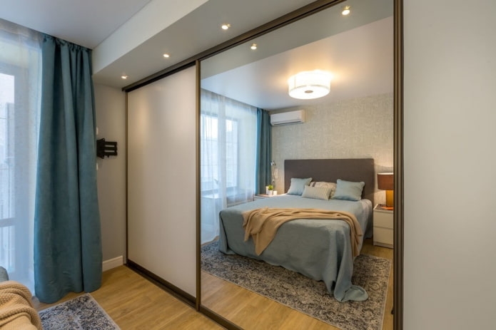 Kledingkast en slaapkamer