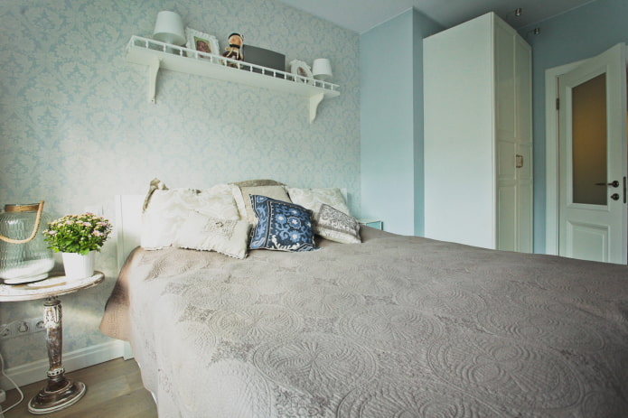 Bed in de slaapkamer