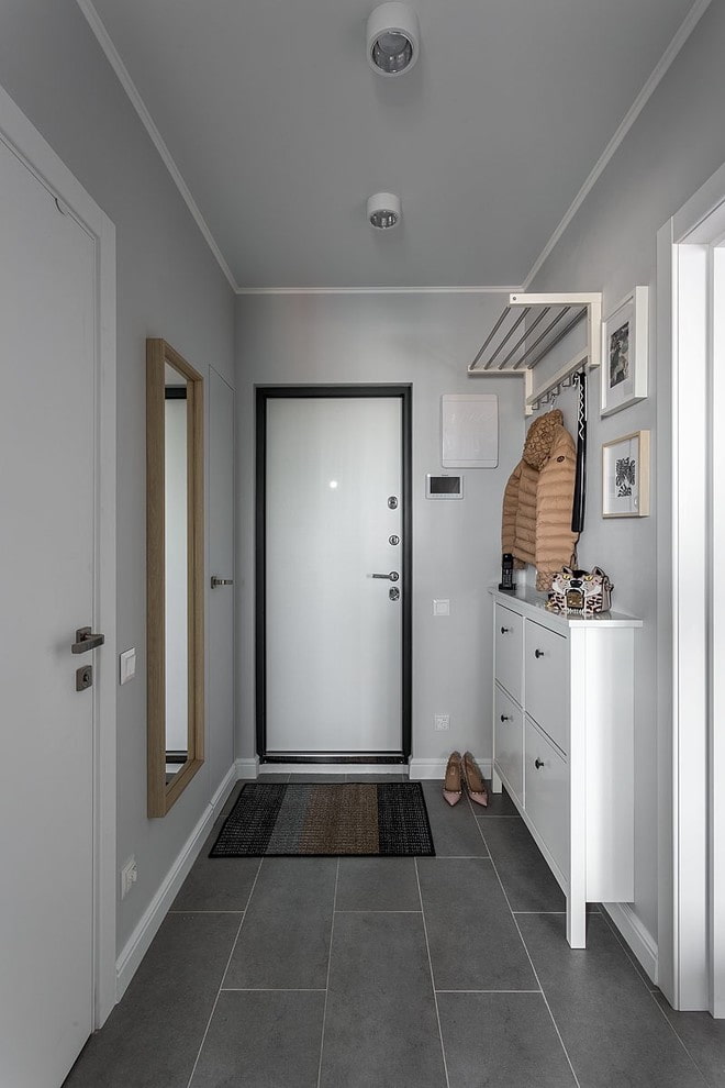 ontwerp van een grijze gang in Scandinavische stijl
