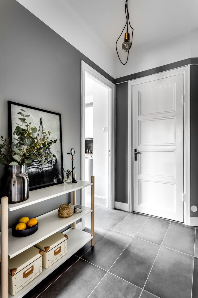 ontwerp van een grijze gang in Scandinavische stijl