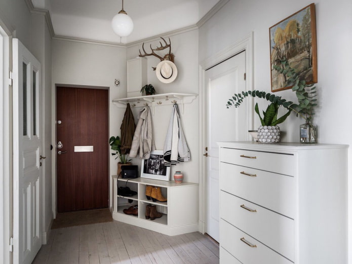 meubels in het interieur van de gang in Scandinavische stijl