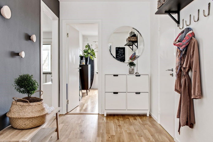 decoratie en verlichting in de gang in Scandinavische stijl