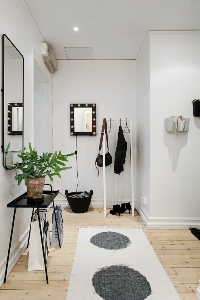 decoratie en verlichting in de gang in Scandinavische stijl